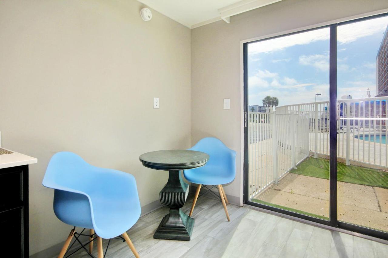 מירטל ביץ' Waikiki Village מראה חיצוני תמונה