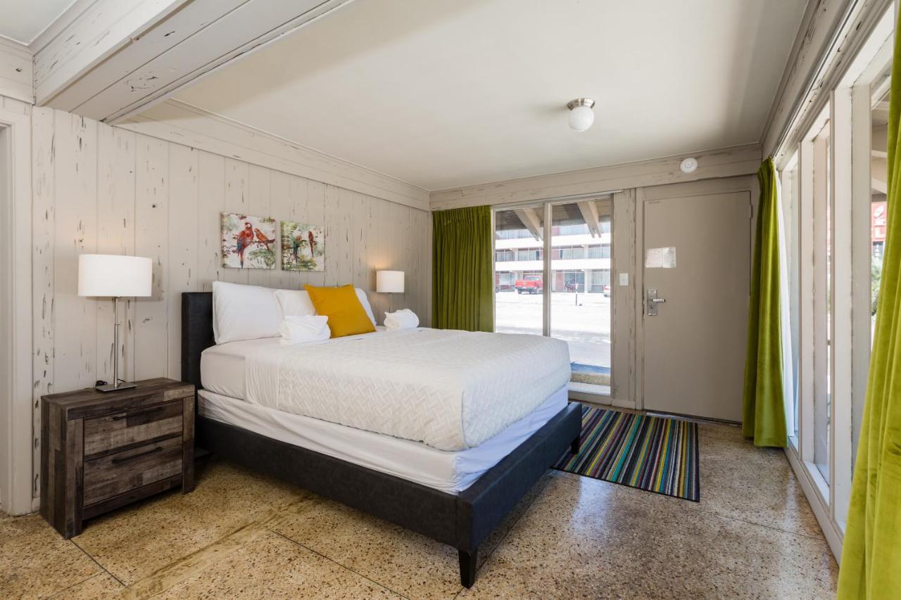 מירטל ביץ' Waikiki Village מראה חיצוני תמונה